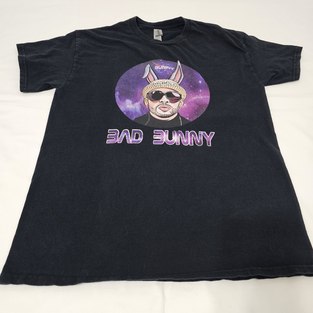 Gildan T-Shirt with Bad Bunny NASA Space Logo Men's Medium 100% Cotton
